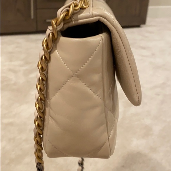❌SOLD❌ Chanel Goatskin Chanel 19 Flap Bag in Beige - Picture 5 of 8